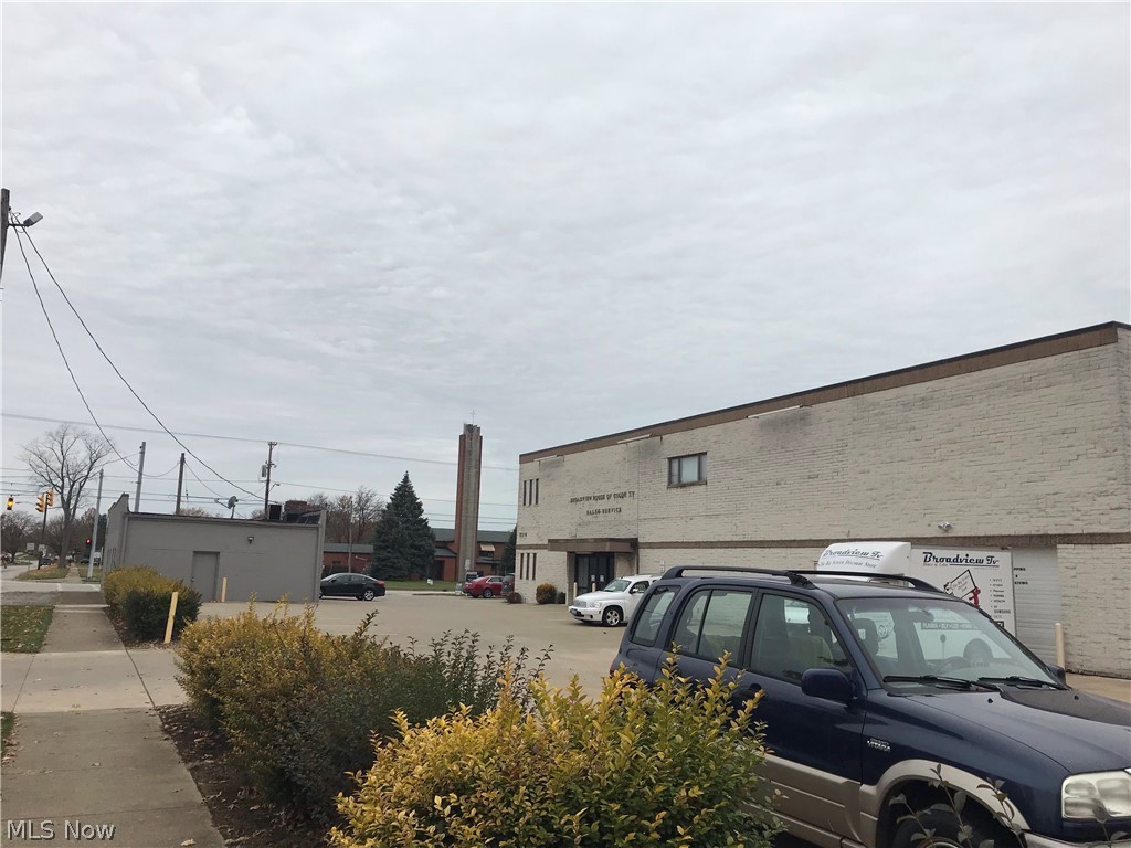 Tuxedo Farms - Commercial Lease
