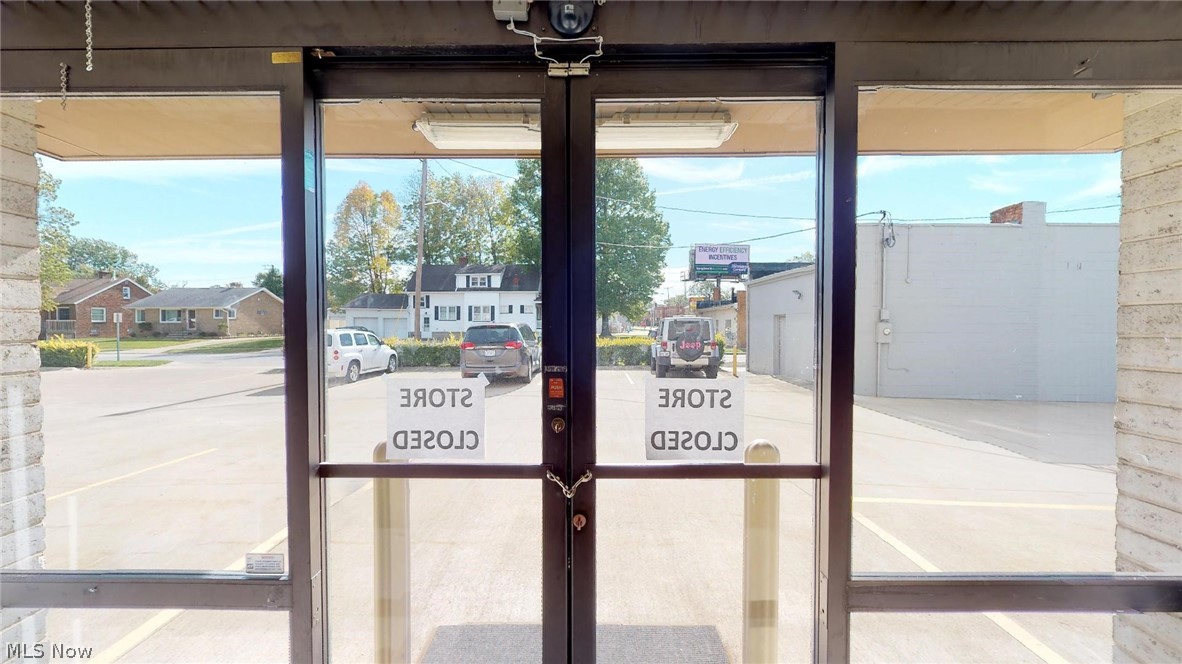 Tuxedo Farms - Commercial Lease