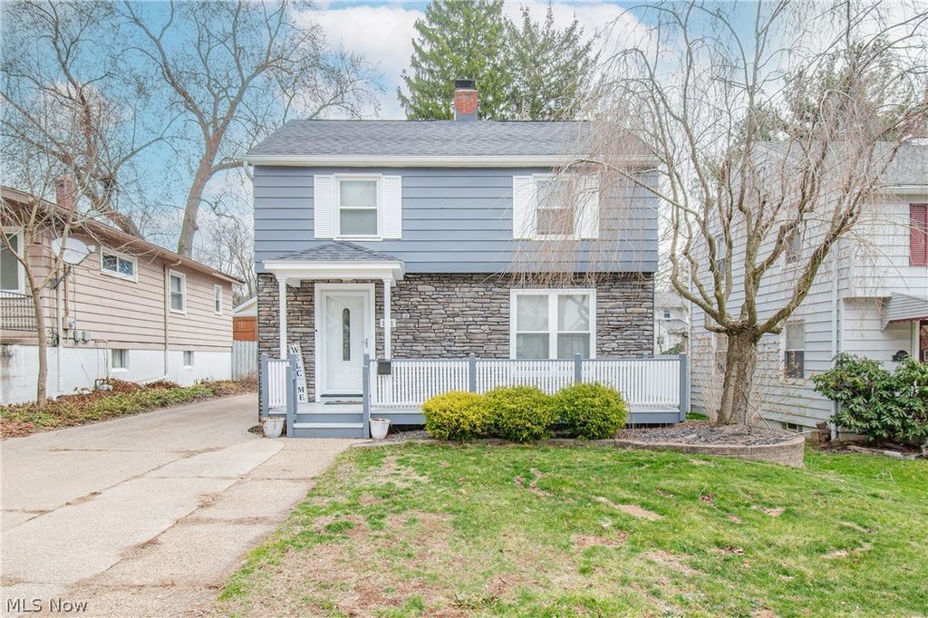 Photo of 1121 Woodward Avenue, Akron, OH 44310 (MLS # 5191981)