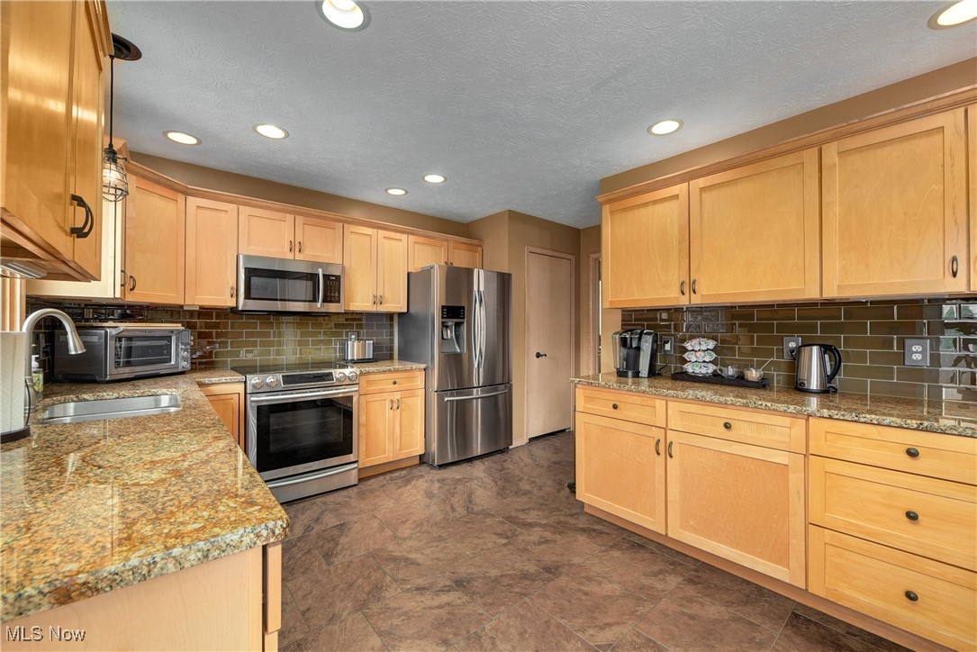 342 Pemberton Drive, Elyria, Ohio image 19