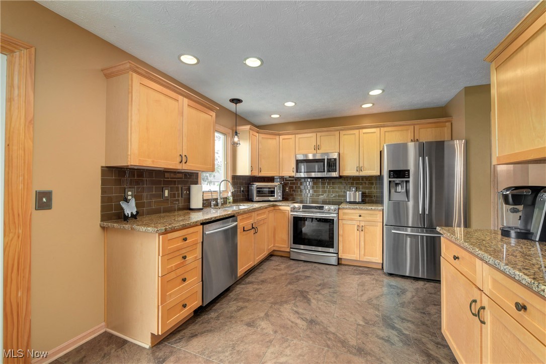 342 Pemberton Drive, Elyria, Ohio image 20