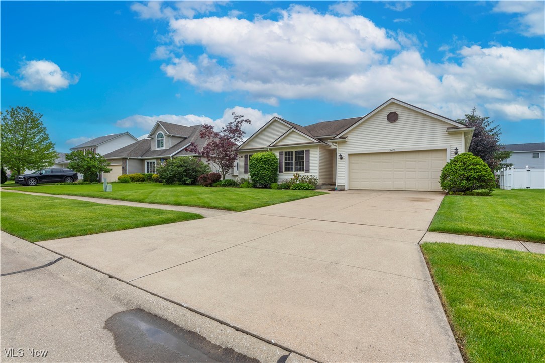 342 Pemberton Drive, Elyria, Ohio image 4