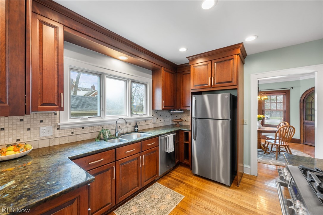 Commonwealth Realty & Bldg Co - Residential