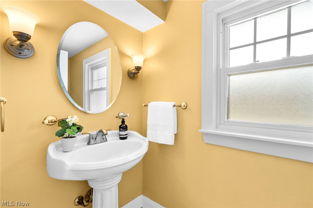 Commonwealth Realty & Bldg Co - Residential