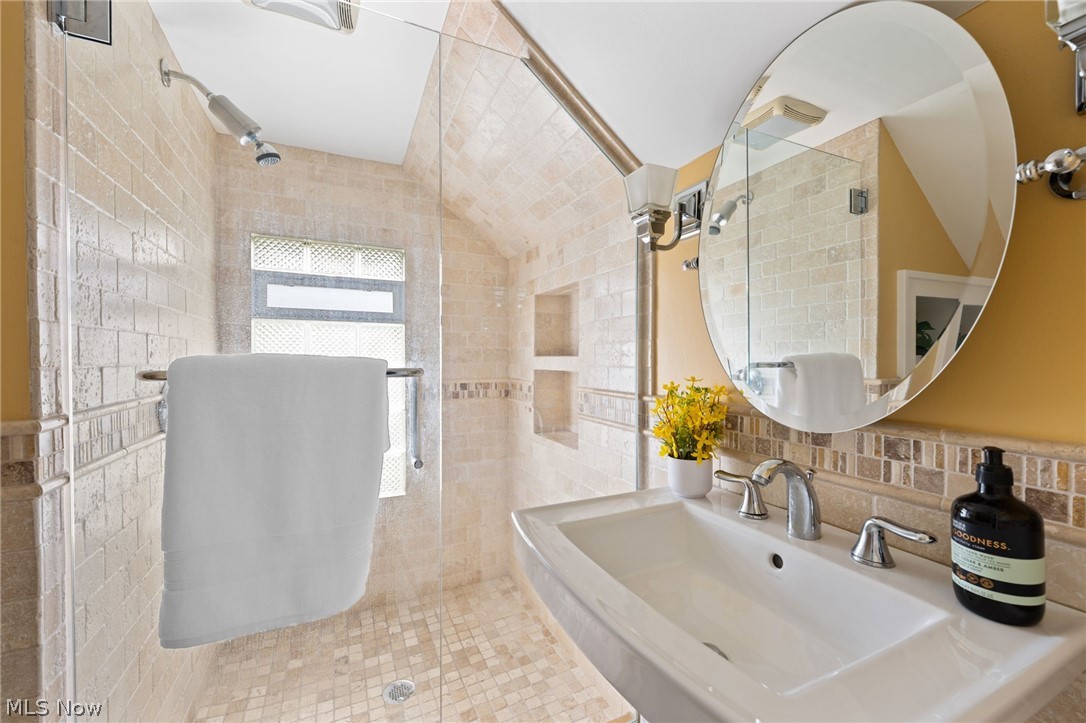 Commonwealth Realty & Bldg Co - Residential