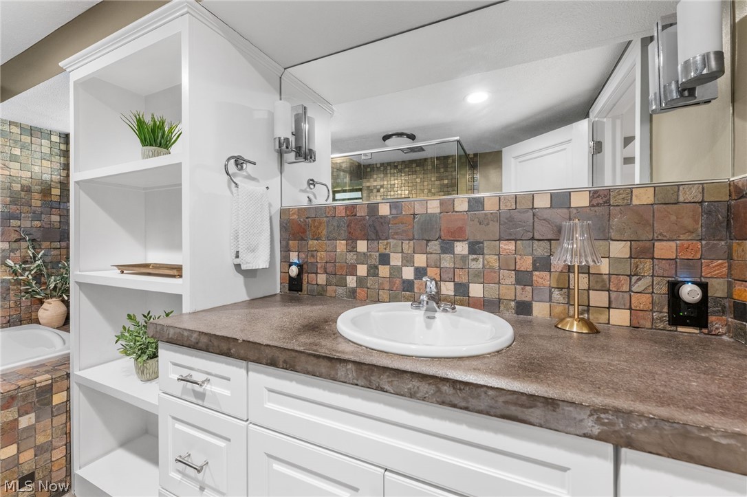 Commonwealth Realty & Bldg Co - Residential