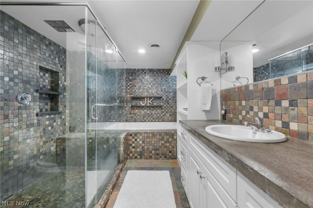 Commonwealth Realty & Bldg Co - Residential