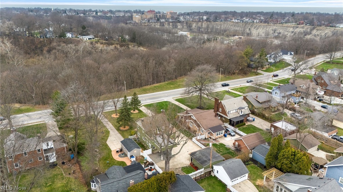 Commonwealth Realty & Bldg Co - Residential