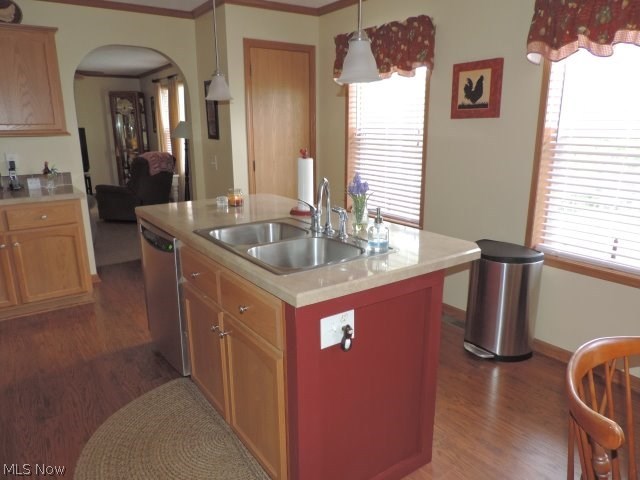 Main image without alt text