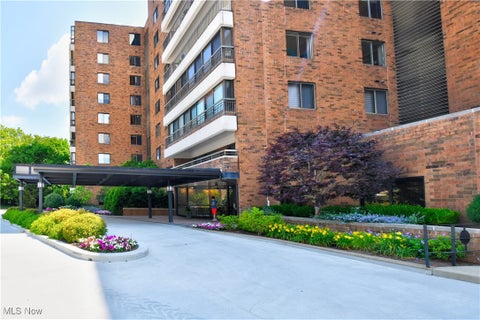 Photo for 27500 Cedar Road 809