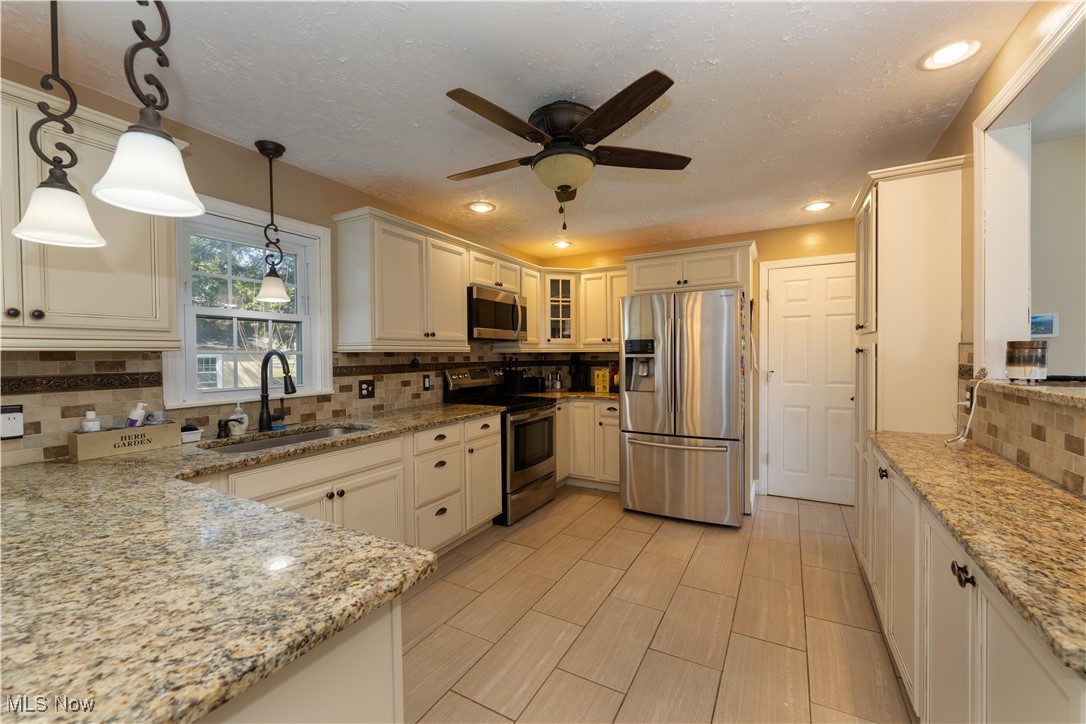 2640 Gladwae Drive, Youngstown, Ohio image 19