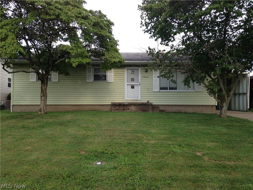 3 bedroom, 2.5 bath ranch home in quiet, upper-Vienna neighborhood.  Hardwood 
floors, remodeled baths, newer high-efficiency furnace & central air, upgraded 
200 amp electric, new hot water tank, large 56' x 170' lot w/storage building, 
Greenmont Elementary, Jackson Junior High School, Parkersburg High School.