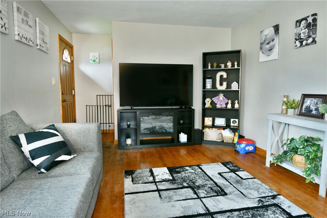 Elizabeth S Gairing Add - Residential