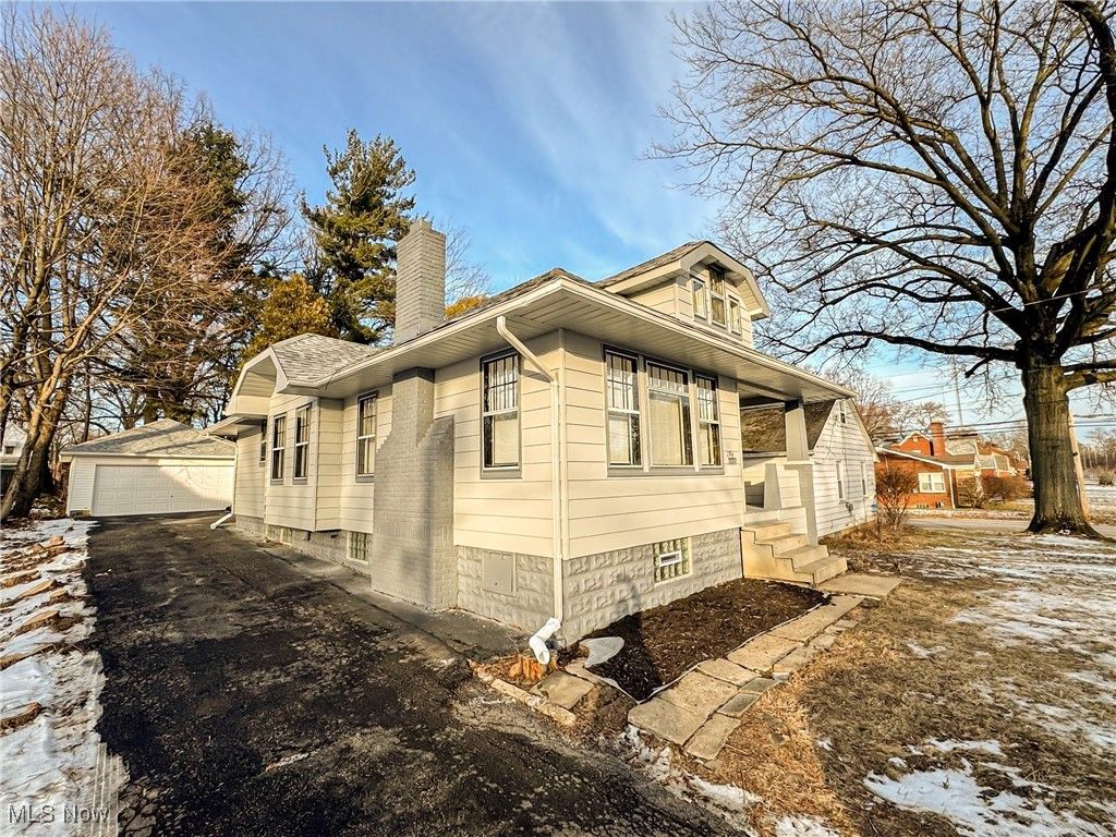 Photo of 196 Maywood Drive, Youngstown, OH 44512 (MLS # 5183573)