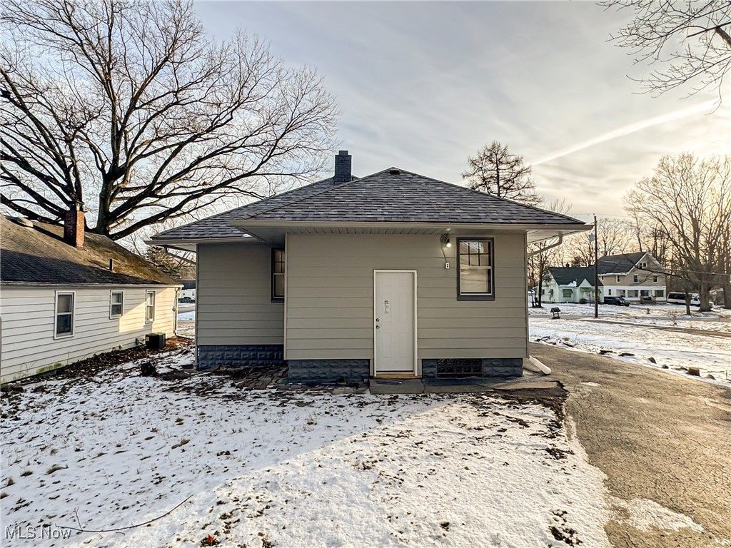 Photo of 196 Maywood Drive, Youngstown, OH 44512 (MLS # 5183573)