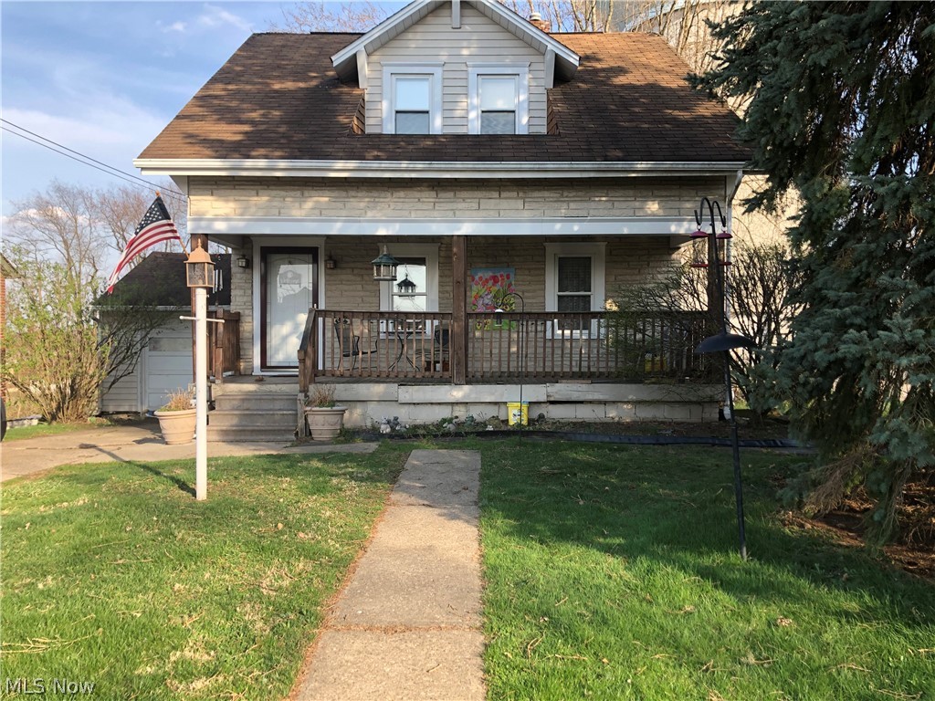 Looking for an affordable home on Weirton Heights?
Take a look at this two (2) bedroom home, situated on quiet dead end street, just off Pennsylvania Ave.
Hardwood floors on main level add subtle charm. Living room has faux fireplace.
Per Owner- two (2) upstairs bedrooms are hardwood, currently covered with carpet.
Additional perks include a one (1) car garage and fenced back yard.
Home has updated furnace and central air. Hot water tank was replaced in March 2021.
Owner is selling 'AS IS". Needs some minor repairs. Home warranty included!