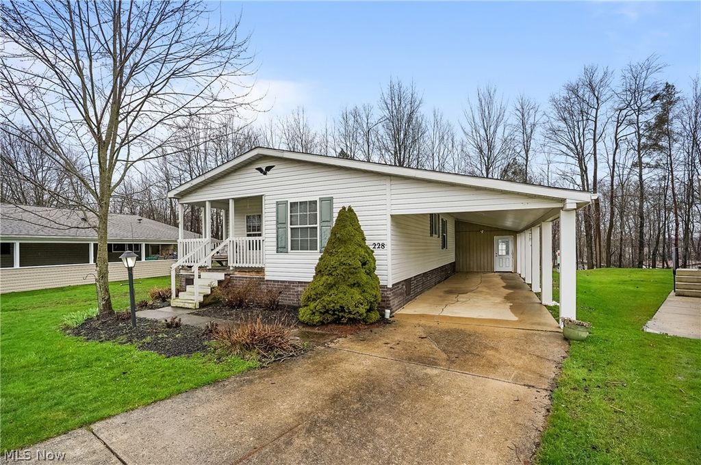 Photo of 228 Troy Oaks Drive, Hiram, OH 44234 (MLS # 5197083)