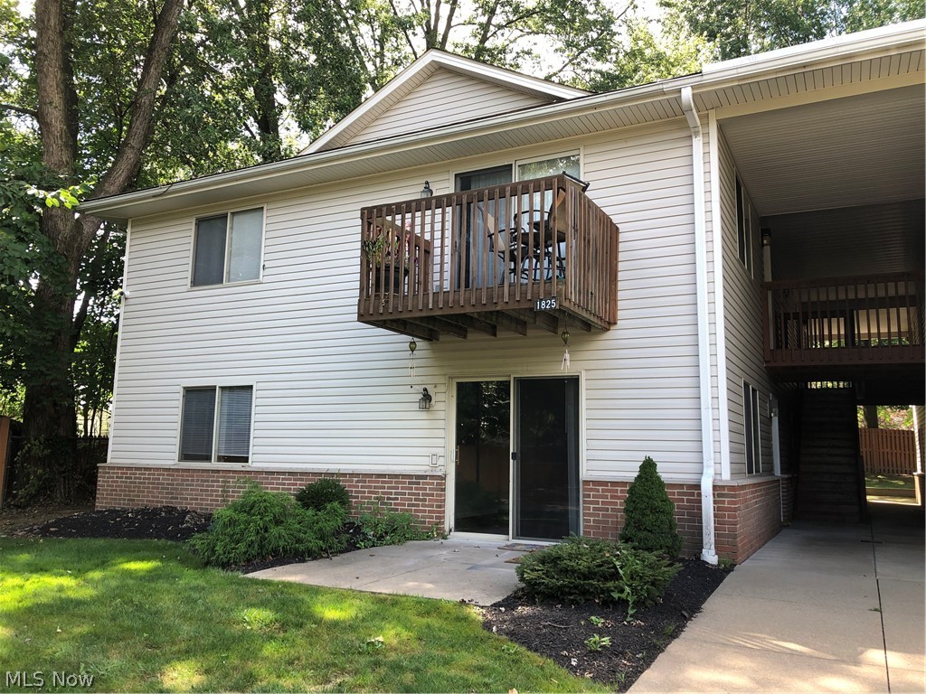 Fantastic first floor 2 bedroom available for rent! This open floor plan unit boasts brand new floors and fresh paint throughout. Fully applianced kitchen with fridge, stove and dishwasher. Walk in closet in the master bedroom! Sliders out to your patio. Laundry on site. Perfect location just minutes away everything Cuyahoga Falls has to offer! Right down the street form the from freeway. Dont miss it!
Every adult occupant must apply online, $35 application fee per person. We run credit, criminal and eviction history and verify income. No Section 8.