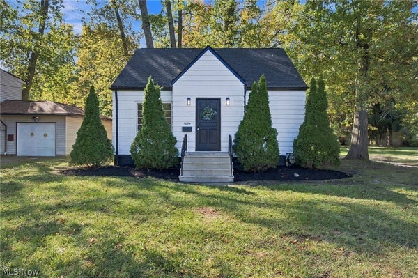 3894 CLAGUE RD, NORTH OLMSTED, OH 44070 - Image b4f01c8d24129b428498aa1db0169c08/892359323