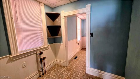 Tiny photo for 1506 Avery Street, Parkersburg, WV 26101 (MLS # 5198110)