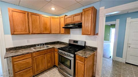 Tiny photo for 1506 Avery Street, Parkersburg, WV 26101 (MLS # 5198110)