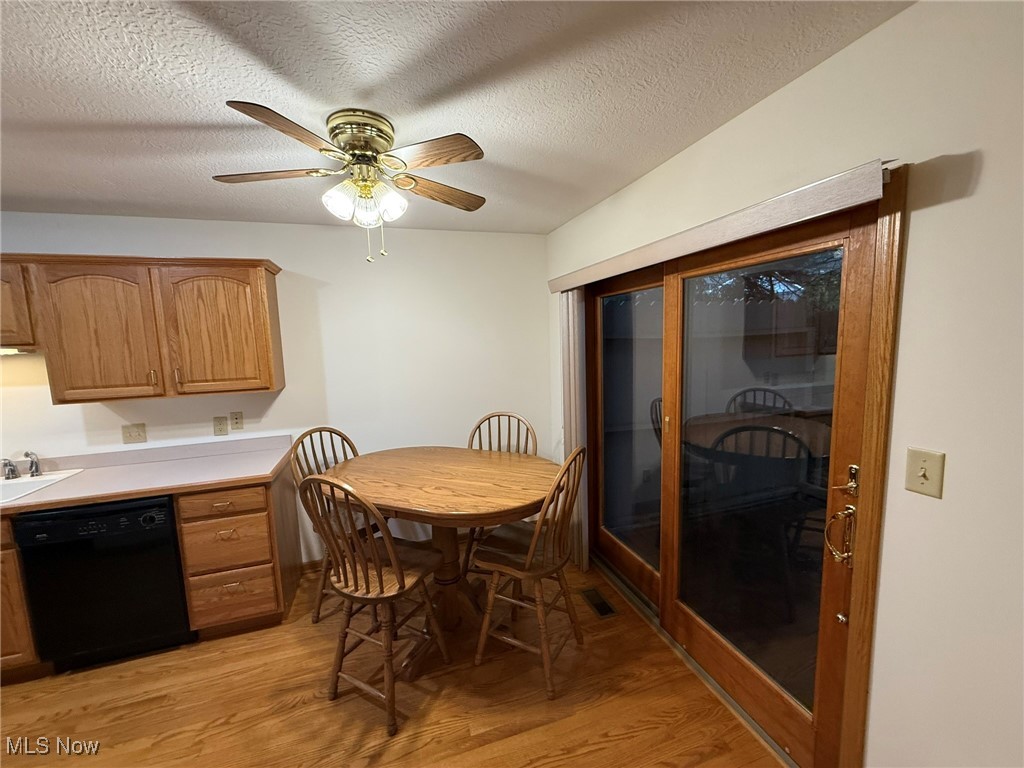 524 Oakdale Drive, Dover, Ohio image 8