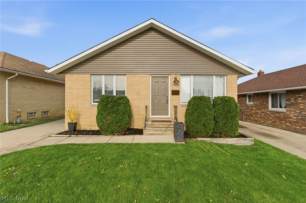 Photo of 5284 E 102nd Street, Garfield Heights, OH 44125 (MLS # 5201087)