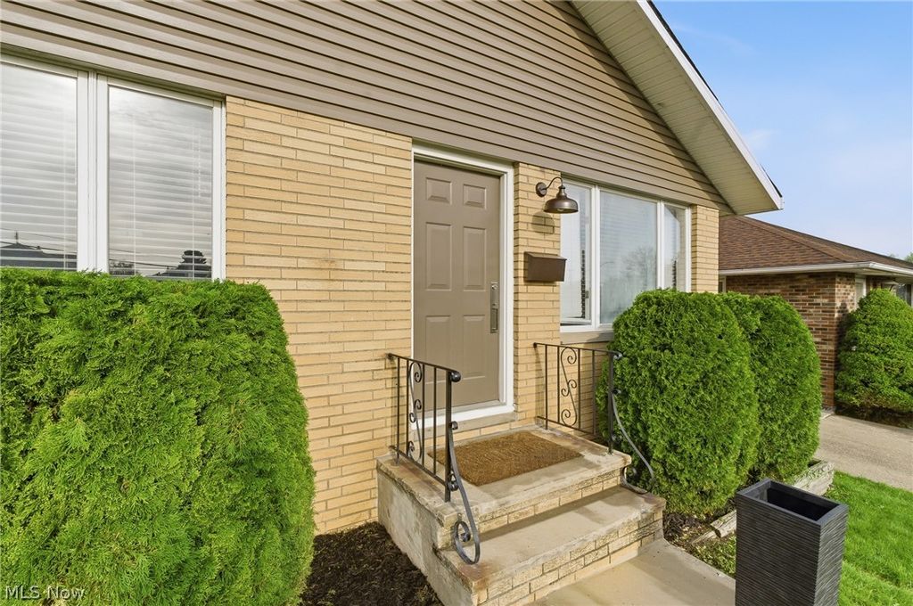 Photo of 5284 E 102nd Street, Garfield Heights, OH 44125 (MLS # 5201087)