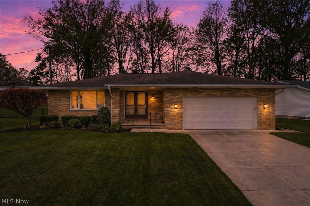 Photo of 6968 Carol Drive, Independence, OH 44131 (MLS # 5206119)