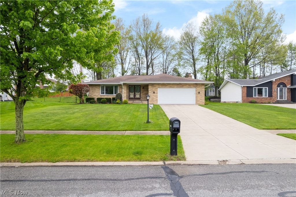 Photo of 6968 Carol Drive, Independence, OH 44131 (MLS # 5206119)