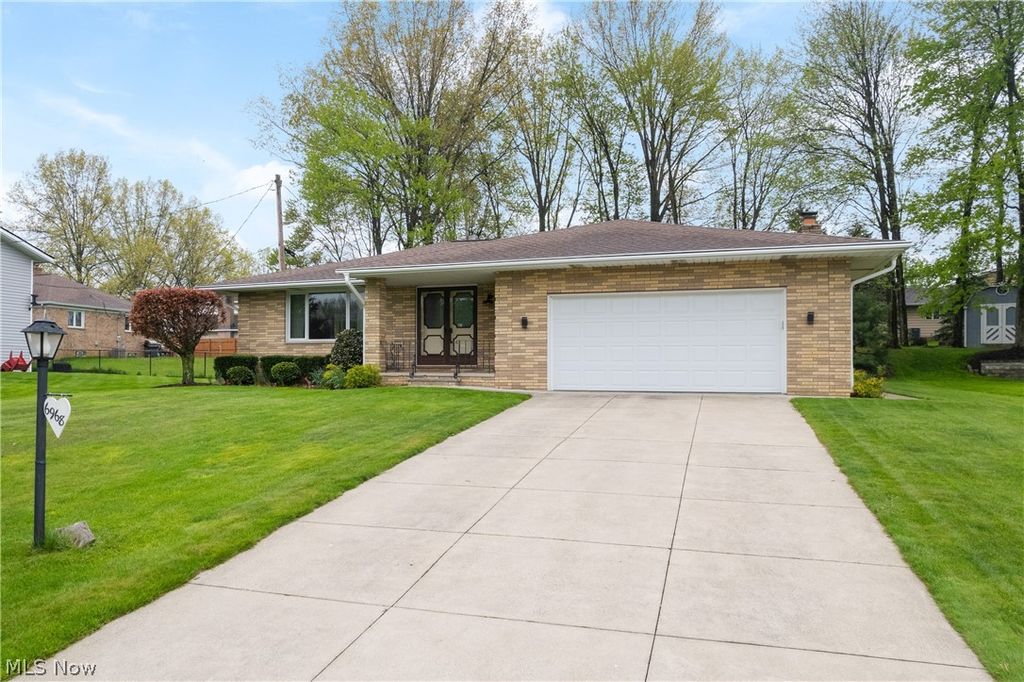 Photo of 6968 Carol Drive, Independence, OH 44131 (MLS # 5206119)