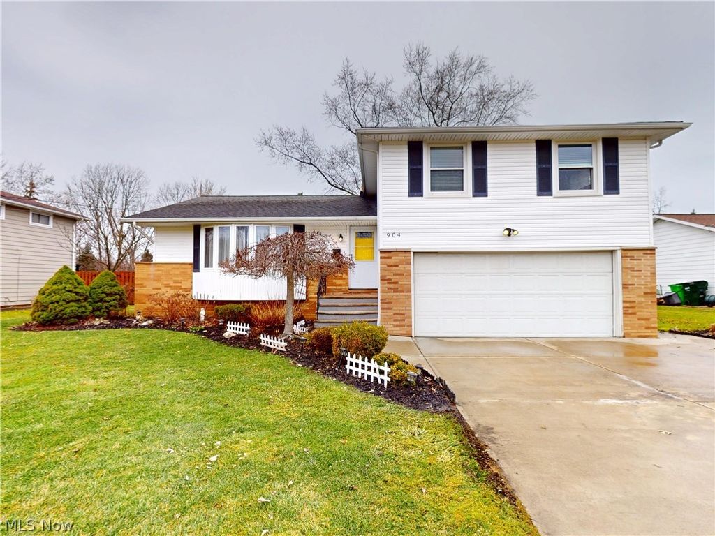 Photo of 904 Rose Boulevard, Highland Heights, OH 44143 (MLS # 5192050)