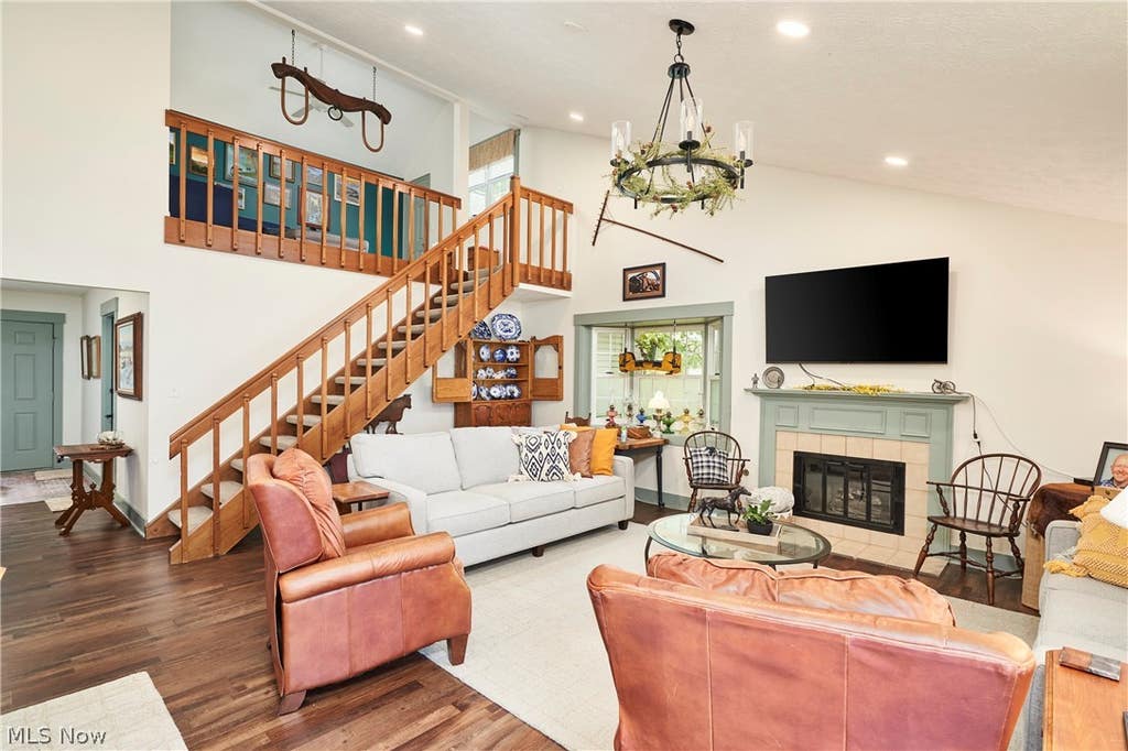 Photo of 885 Kenton Court, Akron, OH 44313 (MLS # 5220437)