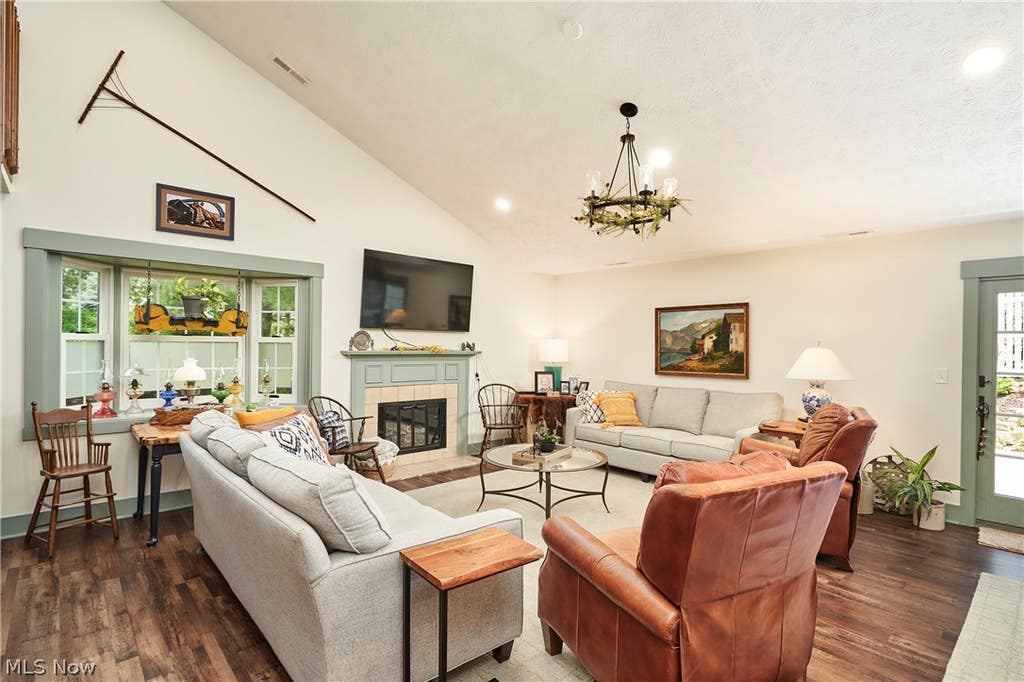 Photo of 885 Kenton Court, Akron, OH 44313 (MLS # 5220437)