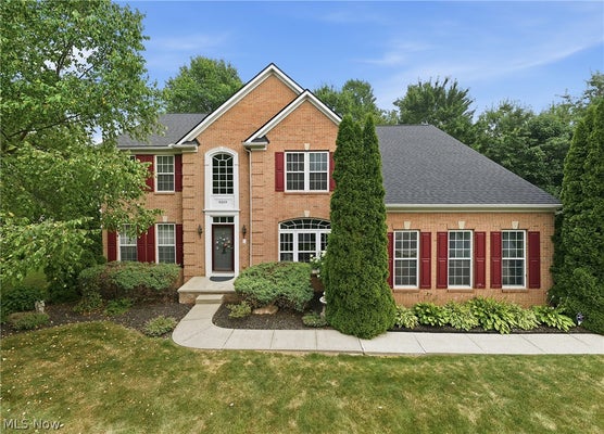 9359 ASHCROFT LN, TWINSBURG, OH 44087 - Image b52da2de34b3e349dccb6a9185859bf8/436262276
