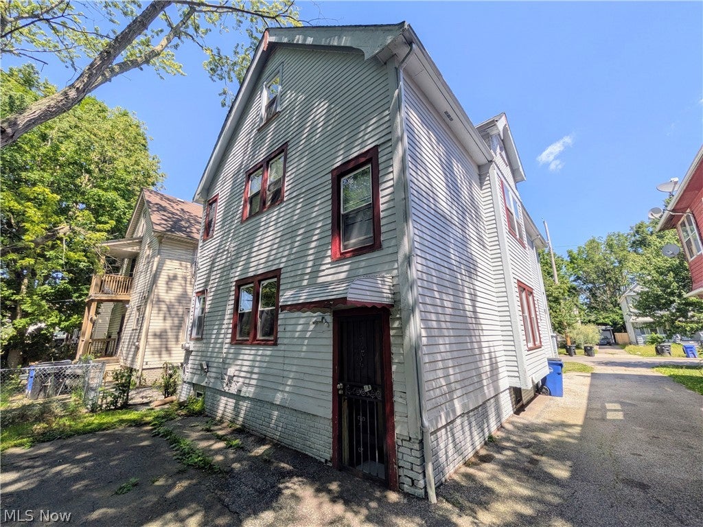 Photo of 11302 Parkview Avenue, Cleveland, OH 44104 (MLS # 5222679)