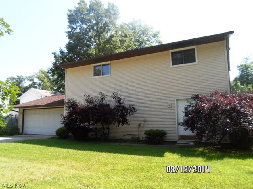 Great corner lot colonial style home in North Ridgeville. 3 bedroom, 1.5 bath in over 1320 sq.ft. of living space. Nice living room & family room. Open kitchen with dining area. Utility room with half bath on first floor. Upstairs laundry room! Spacious 3 bedrooms, 1 full bath upstairs. Convenient location near shops, schools and parks!