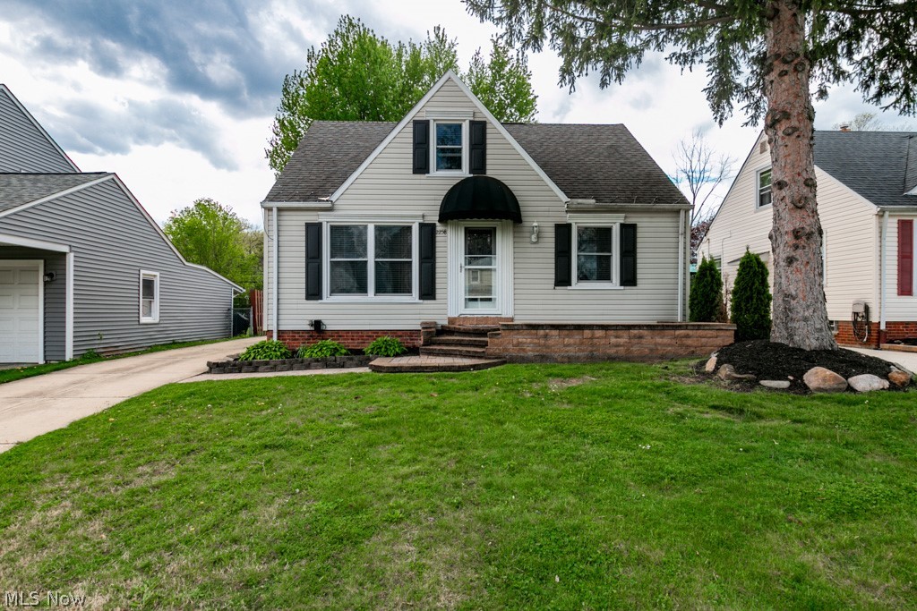 Welcome to 2258 Buena Vista Drive in Wickliffe.
Whether a first home or downsizing this is a must see.
~3 Bedrooms (large oversized master bedroom).
~2 Full baths.
~Neutral colors.
~2 Car garage.
~Glass Block windows in lower level.
~Large Rec room in lower level.
~Beautifully landscaped.
~Fenced in yard.
~Paver patio in front and large patio in back.
~Hardwood Floors in Living room & bedrooms on 1st floor.
~Well maintained ~ move in ready.
~Less than quarter mile from School complex.
~Close proximity for Freeways & shopping.
~Point of Sale compliant.
~Easy to show.