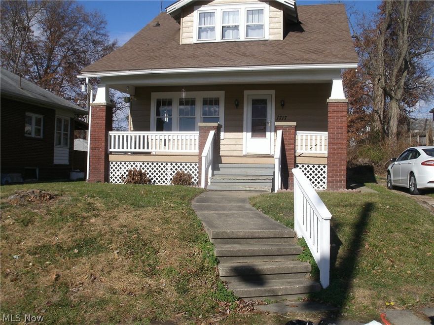 excellent condition. living room and dining room hardwood floors.
