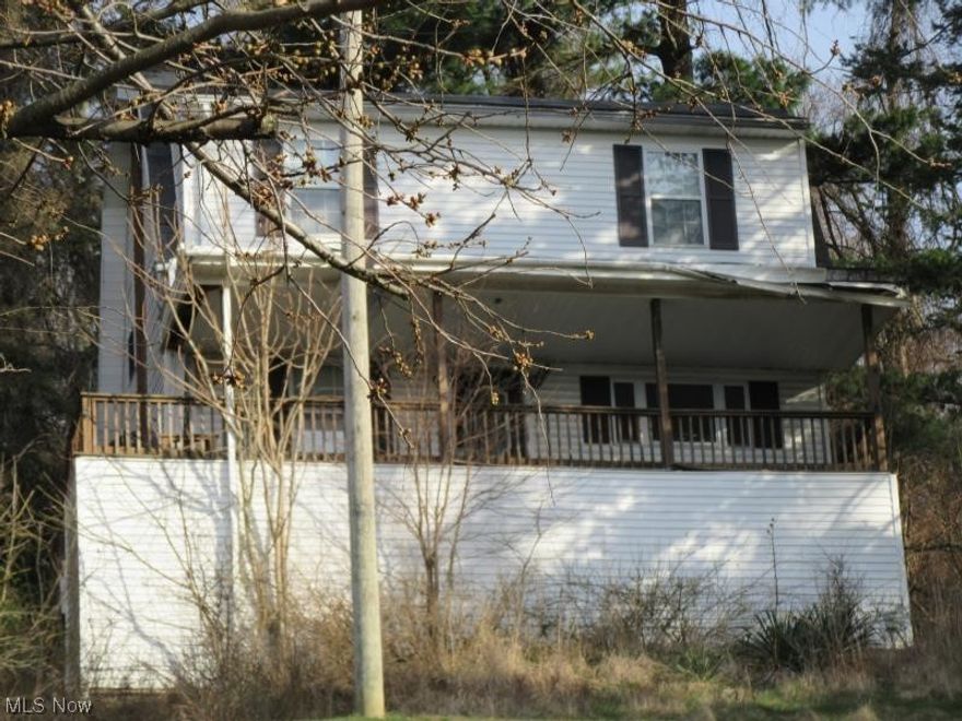 Solid 3 Bedroom in very private setting.