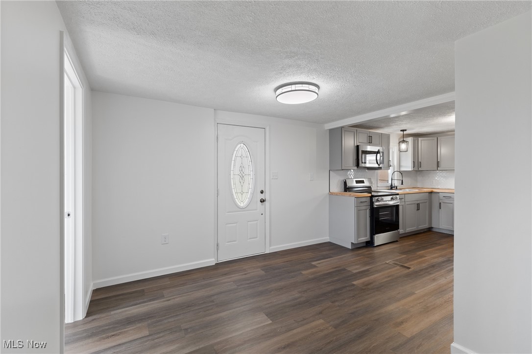 556 W 43rd Street, Shadyside, Ohio image 10