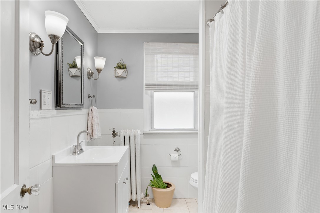 Lakewood, Ohio 44107, United States, 4 Bedrooms Bedrooms, ,2 BathroomsBathrooms,Residential,Contingent,191720