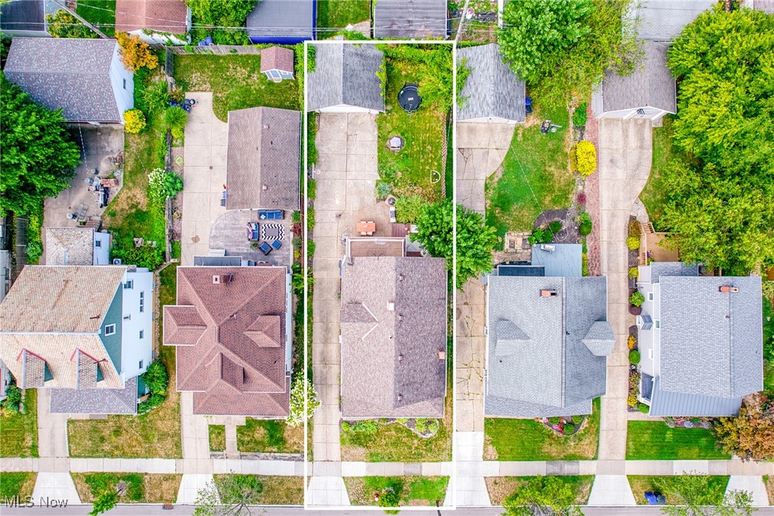 Lakewood, Ohio 44107, United States, 4 Bedrooms Bedrooms, ,2 BathroomsBathrooms,Residential,Contingent,191720