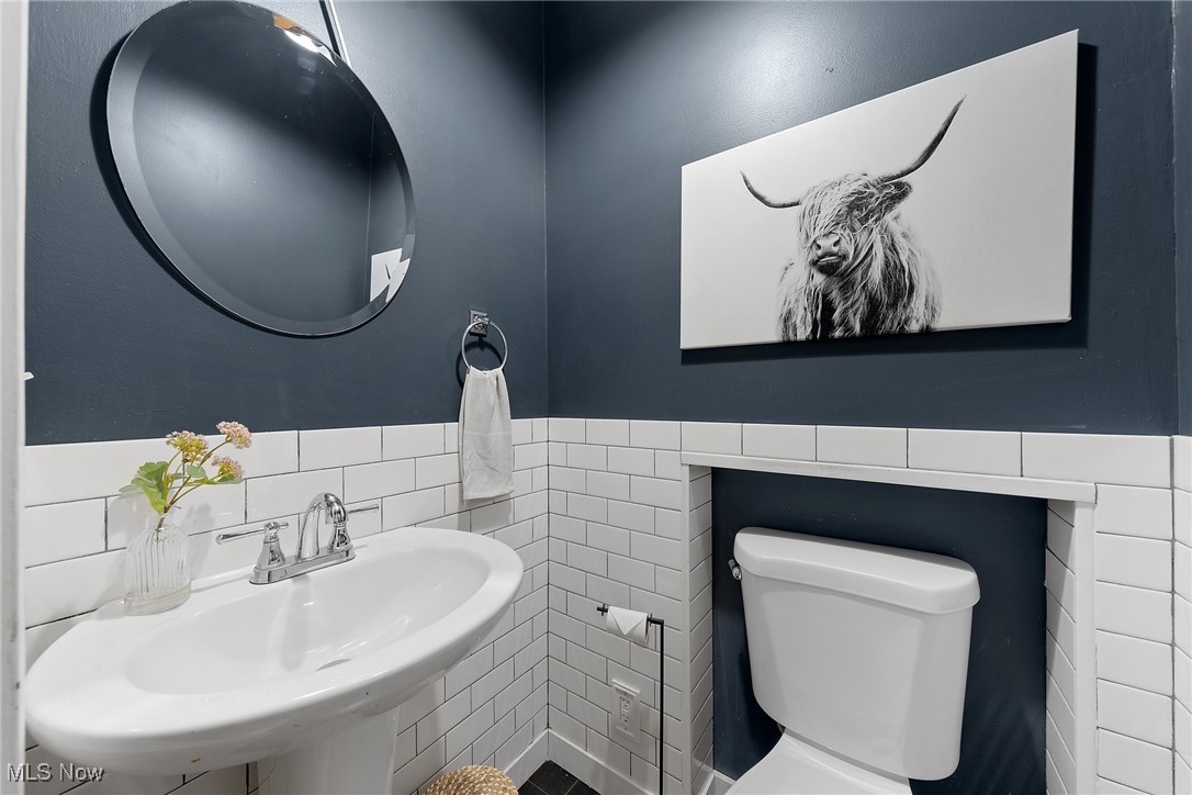 Lakewood, Ohio 44107, United States, 4 Bedrooms Bedrooms, ,2 BathroomsBathrooms,Residential,Contingent,191720