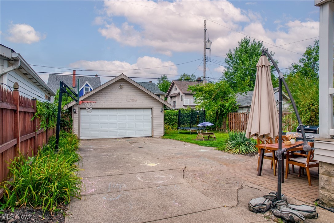 Lakewood, Ohio 44107, United States, 4 Bedrooms Bedrooms, ,2 BathroomsBathrooms,Residential,Contingent,191720