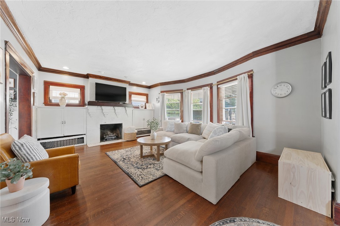 Lakewood, Ohio 44107, United States, 4 Bedrooms Bedrooms, ,2 BathroomsBathrooms,Residential,Contingent,191720