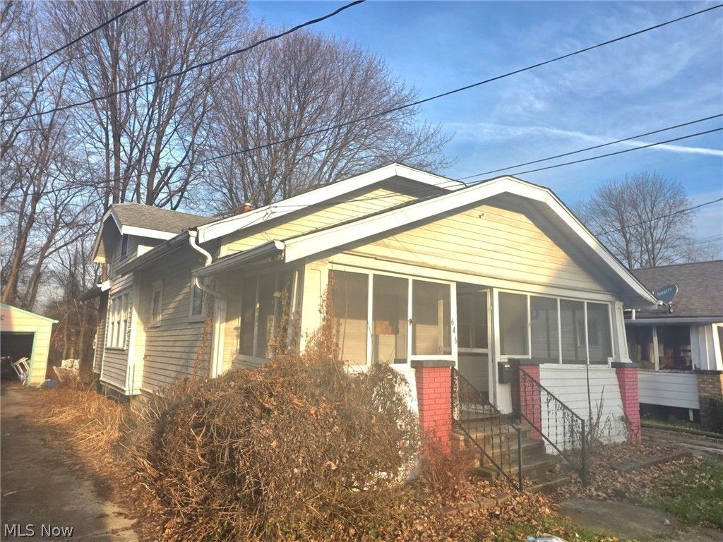 Photo of 646 Columbia Avenue, Akron, OH 44310 (MLS # 5196542)