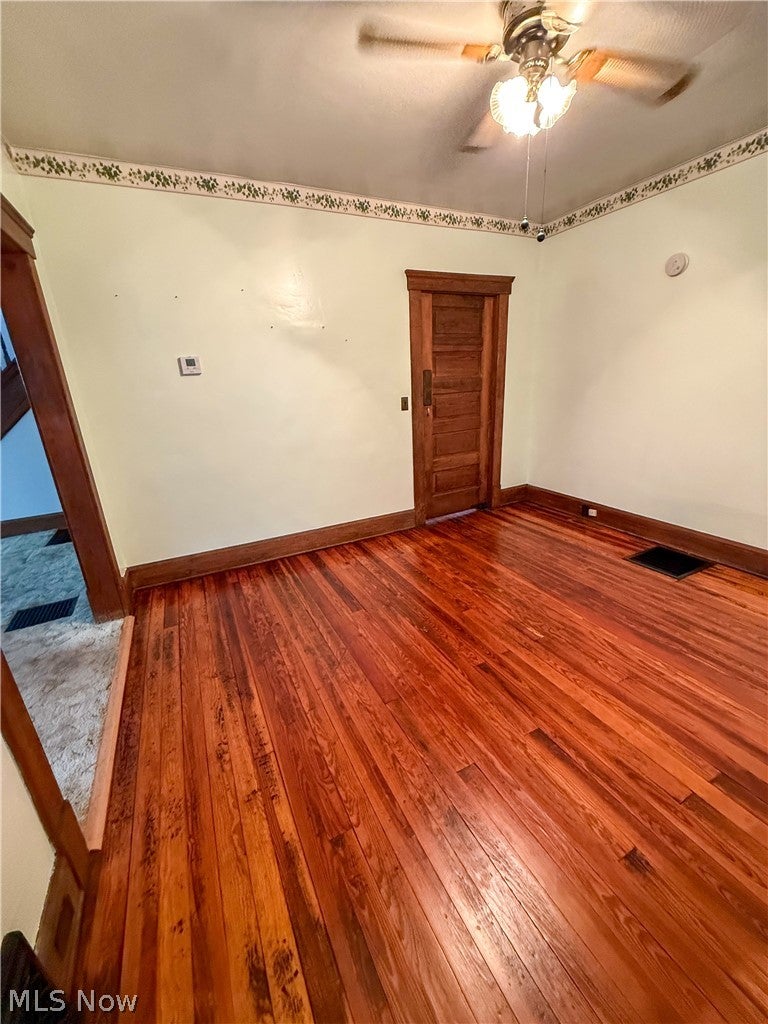 853 W River Road N