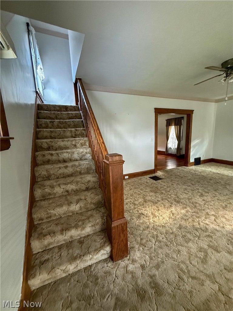 853 W River Road N