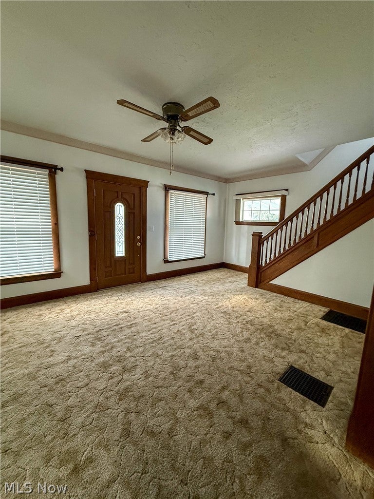 853 W River Road N